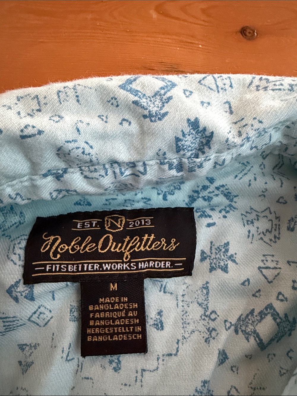 Sleeveless Light Blue Printed Button-Up Blouse western style. Size M - Picture 2 of 8